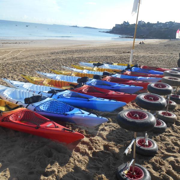 kayaks monoplaces RTM DISCO+ et TEMPO :  DISCO+:kayak autovideur disposant d'un espace de rangement sur l'arriere pour un sac étanche ou un bidon: pour les kayakistes de 60 à 80 kg.TEMPO: kayak autovideur disposant aussi d'un espace de rangement à l'arrière: pour les kayakistes de+ de 80kg